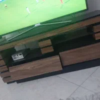 میز تلوزیون در حلال احمر