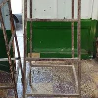 دوعددچهارپایه فلزی محکم