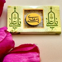 سنجاق سینه مزین به نام ائمه اطهار و حضرت علی