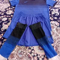 سلام یک دست لباس ورزشی به فروش میرسد