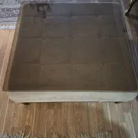 میز وسط جلو مبلی با شیشه