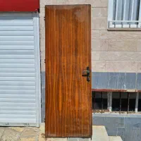در چوبی سالم بدون چارچوب