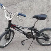 دوچرخه BMX سیاه اسپرت و خوش فرم