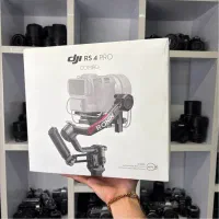 DJI RS 4 Pro Combo Gimbal