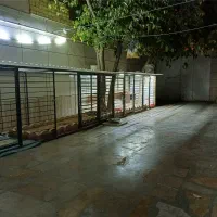 چند عدد قفس یا گنجه بزرگ آهنی