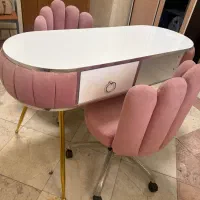 میز ناخن لاکچری + ۲ عدد صندلی صورتی چرخ دار