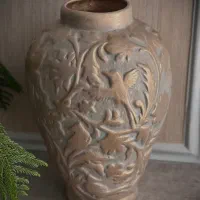 گلدان گل و مرغ بزرگ