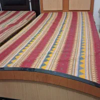 دو تا تخت یک نفره با میز تحریر دسته دوم