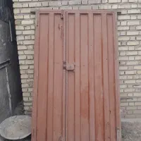 درب حیاط قفل دار