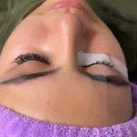 برای اکستنشن مژه نصف قیمت
