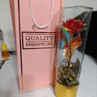 گل کادویی با ظرف شیشه‌ای با پاکت کادو