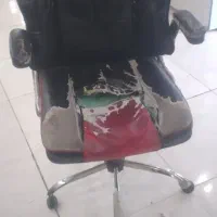 صندلی فعد یکم پارگی داره