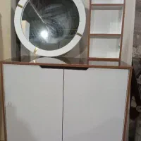 آینه کنسول مدرن. دراور.