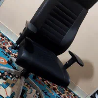 صندلی و میز و پیش دستی