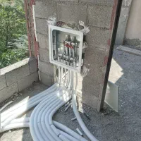 شاگرد آشنا به کار لوله کشی آب