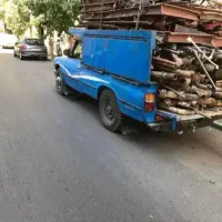 در پنجره آلومینیومی آهن در محل خرید ضایعاتی