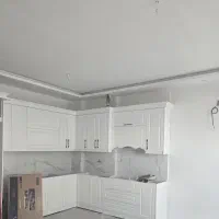 آپارتمان ۱۴۰ متری/ صفر/ لاکچری/ حاشیه خیابان اصلی