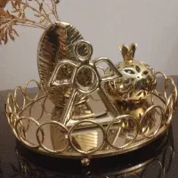 سینی اکسسوری آینه ای با گل و‌گلدان و مجسمه