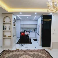 به یک کارآموز جهت کار در نصب کابینت و کمد دیواری