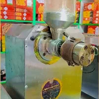 روغن‌ گیری رایگان از کنجد فروشگاه قهرمان
