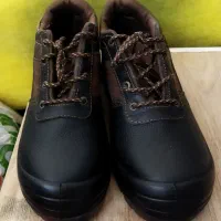 کفش زیبا ومحکم مناسب کوه نوردی
