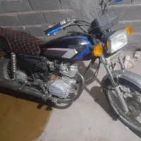 یک دستگاه موتورسیکلت
