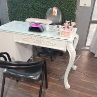 میز ناخن و صندلی