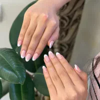 کاشت ناخن با ژل+لاکژل ۴۰۰تومان