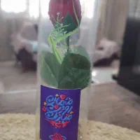 گلدان شیشه ای با گل