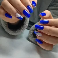 خدمات و آموزش کاشت ناخن