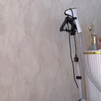 یک کارگر خانم جهت تمیز کردن خانه