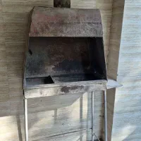 کباب پز و ذغال گیر کافه