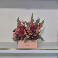 باکس گل هدیه رز و میمون کد ۱۰۷۳ گلاریس