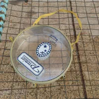 طبل بزرگ به همراه دو دسته