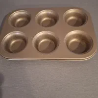 قالب کیک طرح مافین  نچسب۶خانه،کاملا نو۳۸۰ تومان