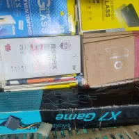 ۱۰۰عدد گلس قدیمی گوشی ها با کمی قاب