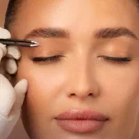 اصلاح ابرو، میکاپ