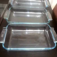 ۳ عدد ظرف پیرکس در ۳ اندازه مستطیل.