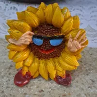 مجسمه و دکوری و لیوان ماگ و ساعت