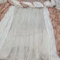 پرده سلطنتی باتمام وسایلاش