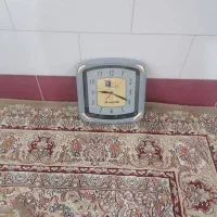 ساعت و گلدان