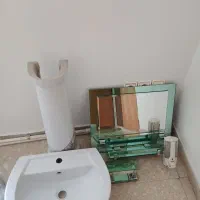 روشویی ، آینه ، جا دستمالی و جا مایع دستشویی
