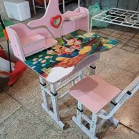 میز کودک. میز آرایش