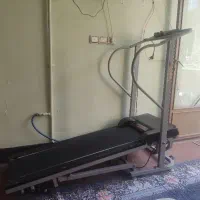 یک دستگاه تردمیل