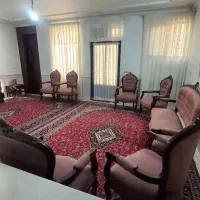 منزل مسکونی دو خوابه با پارکینگ راه جدا.