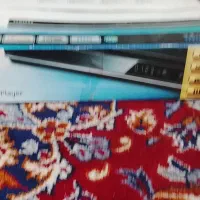 یک عدد دستگاه دی وی دی سالم و نو با کارتون