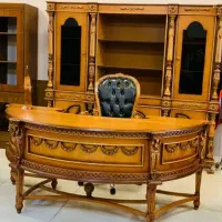 میز تاجدار