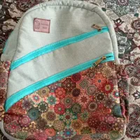 کوله پشتی نوجوان