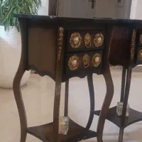 میز آباژور و تلفن