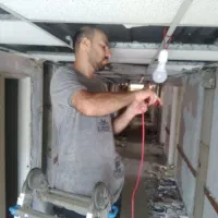 کارآموز برق صنعتی